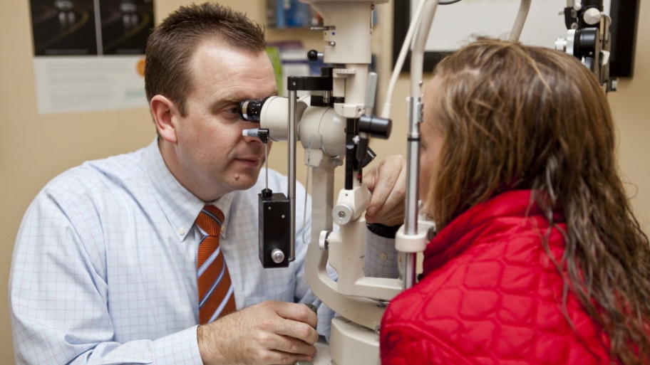 How Much Does an Eye Exam Cost? Angi [Angie's List]